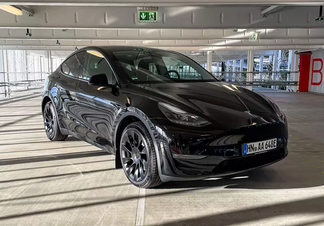 Angebotsdetails Tesla Model Y Solid Black