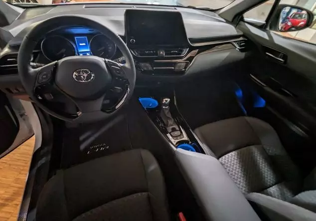 Angebotsdetails Toyota C-HR Platinumweiß Perleffekt/ Dach Onyxschwarz