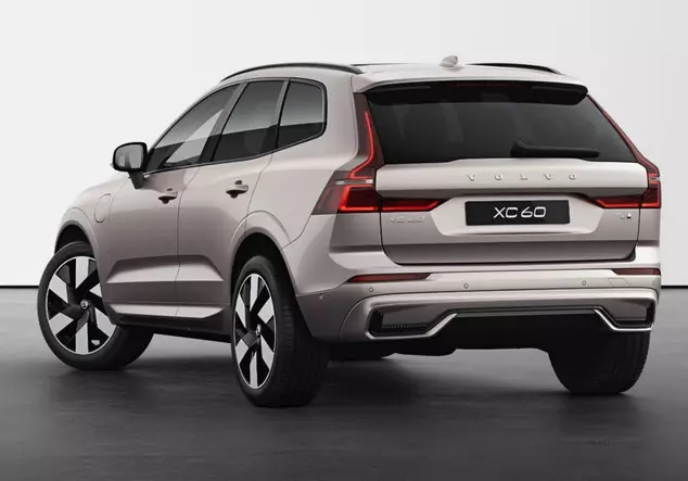 Angebotsdetails Volvo XC60 T6 Recharge Ultra Dark H/K Silber