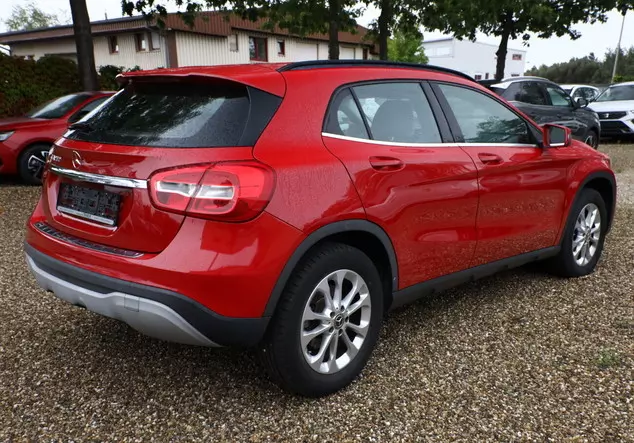 Angebotsdetails Mercedes-Benz GLA 200 DCT Style Klimaau Rot