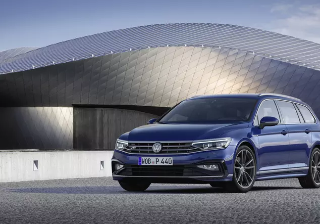 Angebotsdetails Volkswagen Passat Variant Verschiedene Farben verfügbar