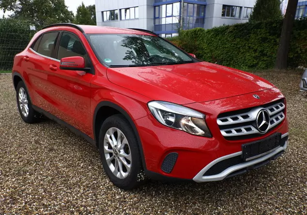 Angebotsdetails Mercedes-Benz GLA 200 DCT Style Klimaau Rot