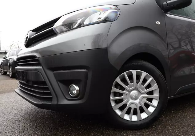 Angebotsdetails Toyota Proace Verso Grau