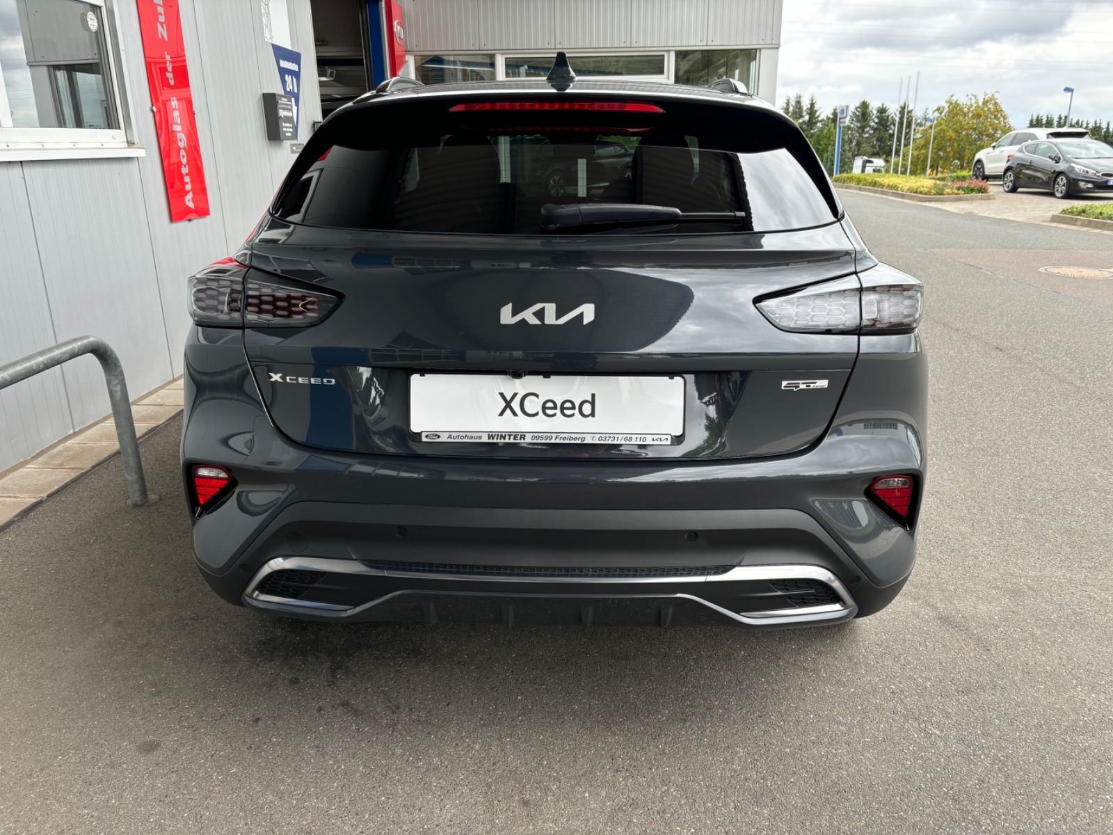 Angebotsdetails Kia XCeed Grau ((H8G) DARK PENTA METAL M)