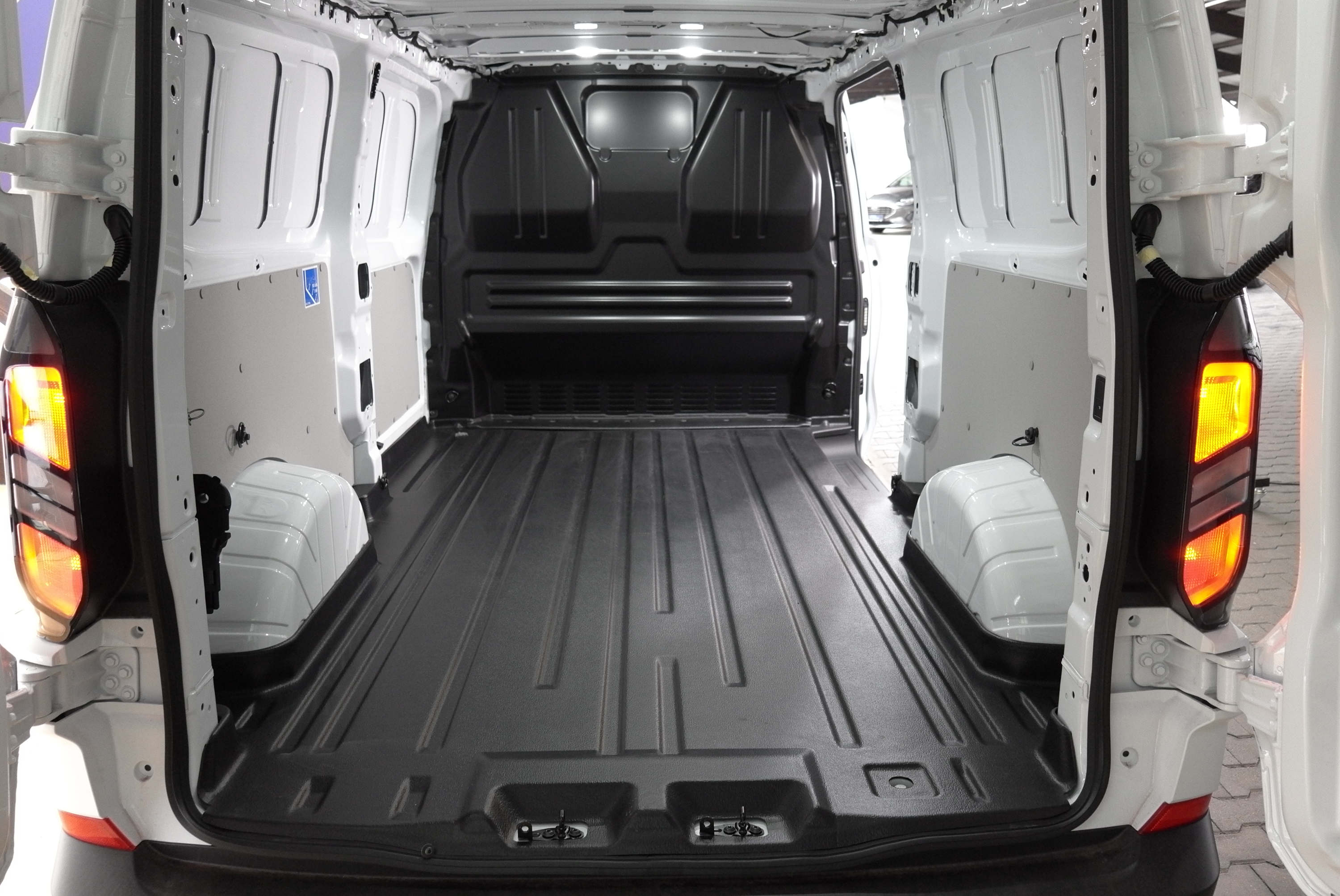 Angebotsdetails Ford Transit Custom L2 Trend Kastenwagen White