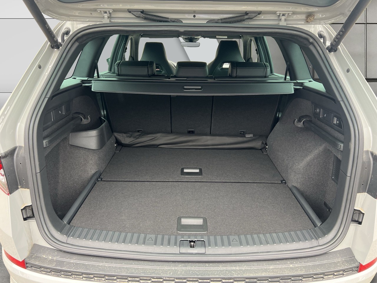 Angebotsdetails Skoda Kodiaq 2,0 TDI Sportline Silver/Grey