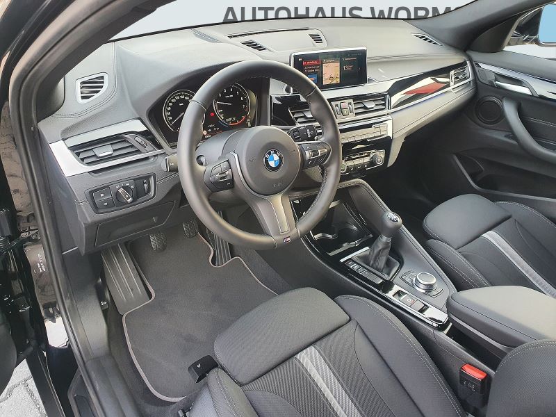 Angebotsdetails BMW X2 18i sDrive Black