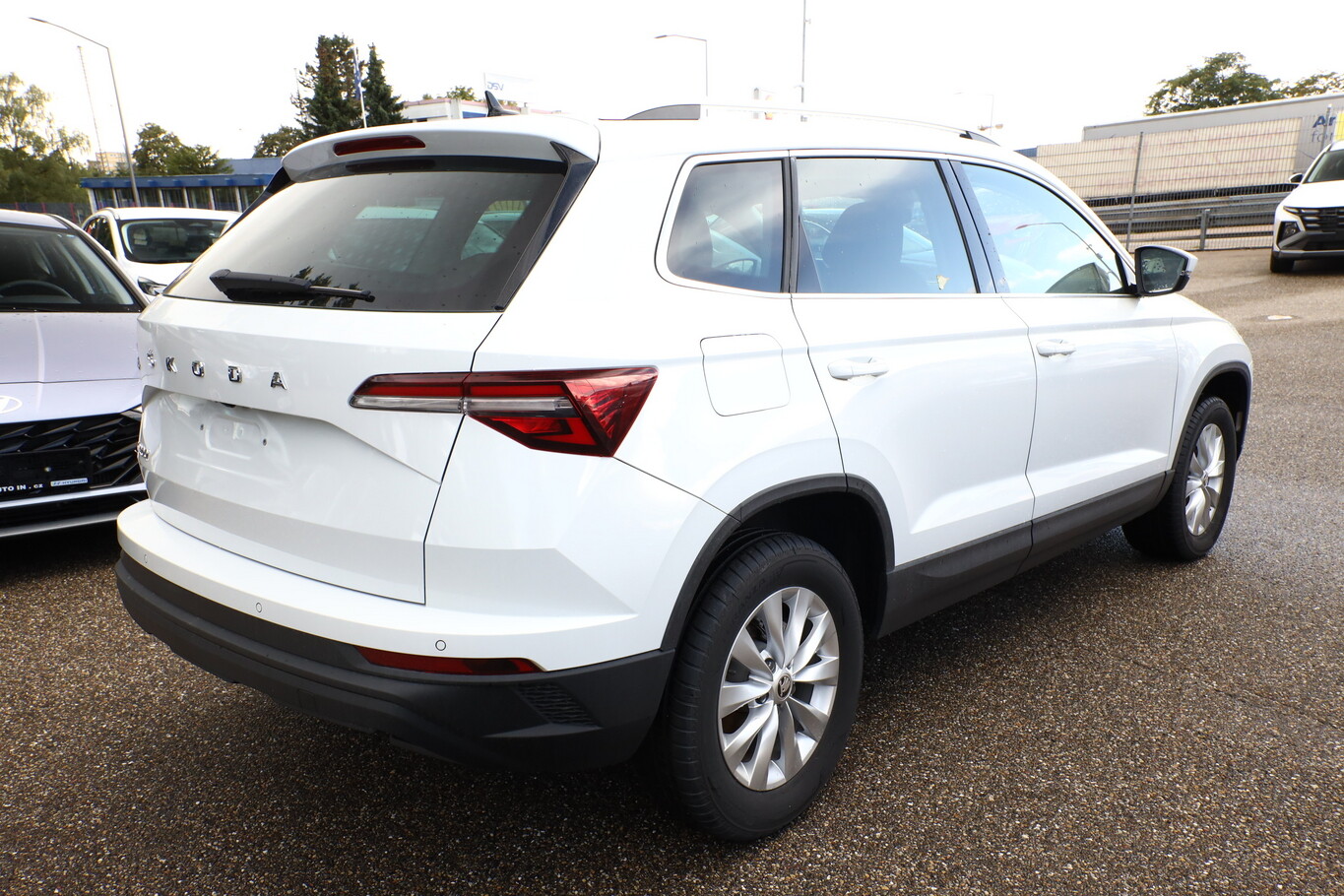 Angebotsdetails Skoda Karoq TDI 116 Selec VirC SunS LaneA Weiß