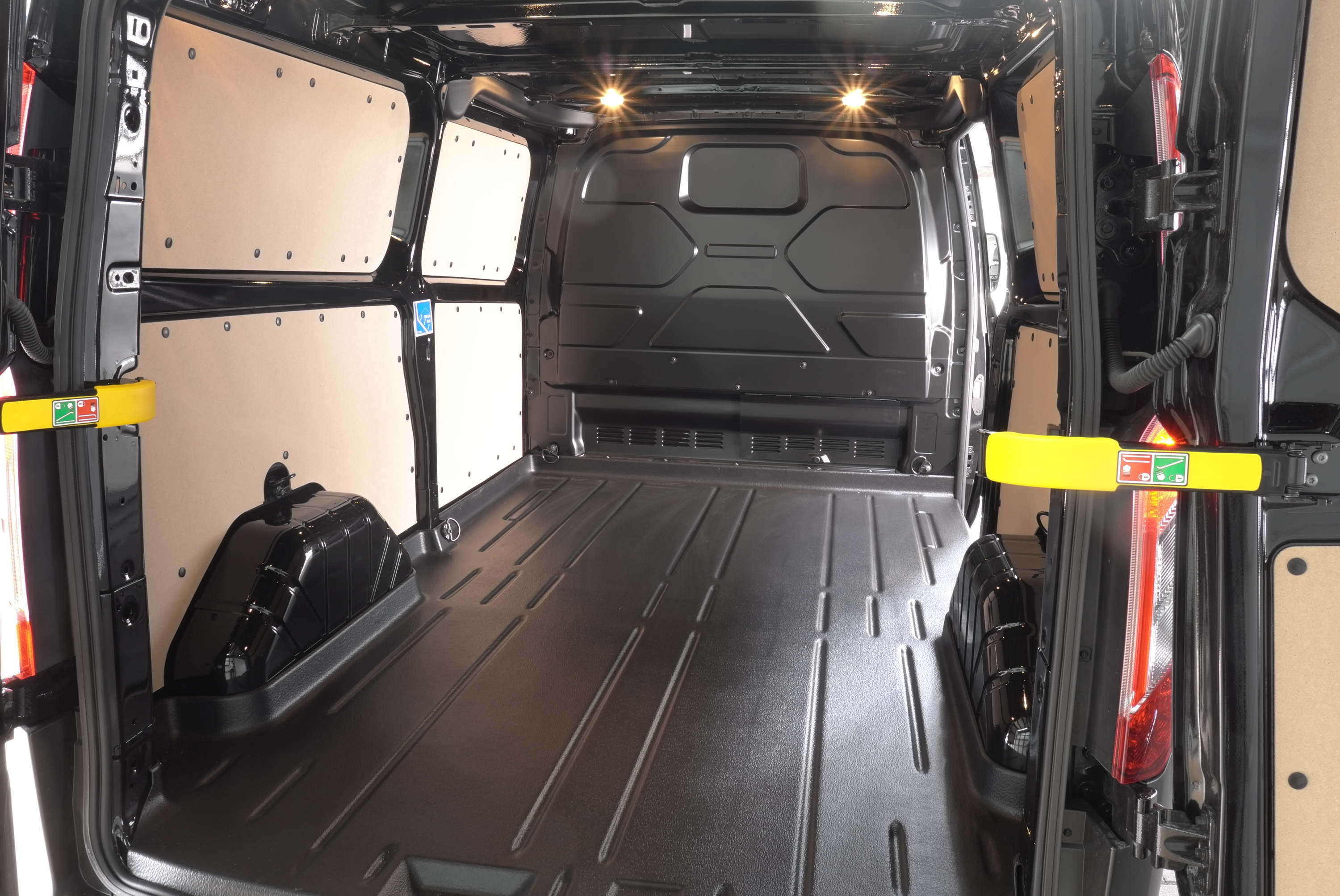 Angebotsdetails Ford Transit Custom Trail 340 L2 Black